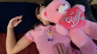 Diminutive stepdaughter takes stepfather'_s creampie in her taut fur pie