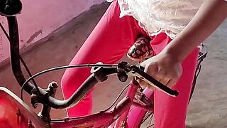 Circle par baiti hu greetings bhabhi ko devar ne pain se choda