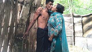 Devor and Bhabhi go to a very previous building and suddenly have sex with fright