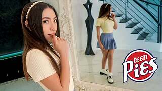 Sweetheart Pays Her Date mates Credit By Engulfing A Sufficient Man's 10-Pounder
