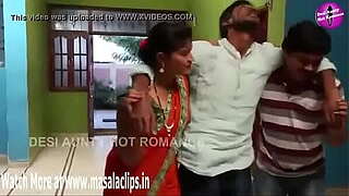 Desi Older Bhabhi Sex with Young Man - XNXX.COM